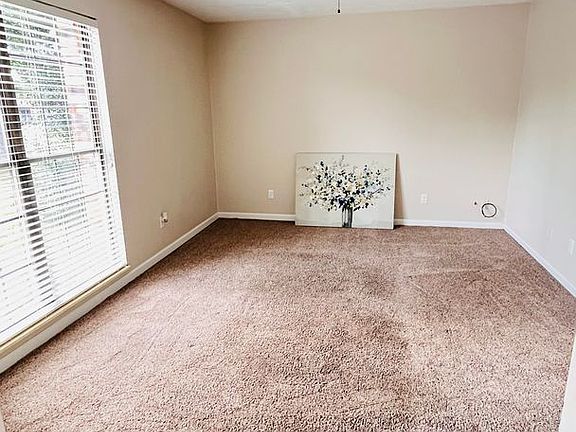 4th image of 209 Woodbine Dr