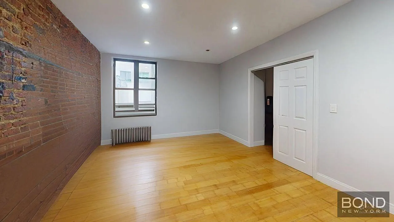 167 East 33rd Street — Photo 2