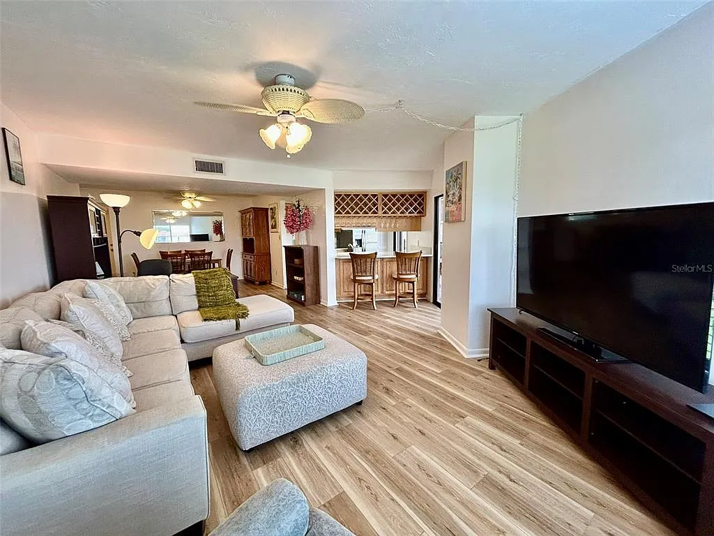 1 bed, 1.0 bath, 1076 sqft, $1,700 — Photo 4