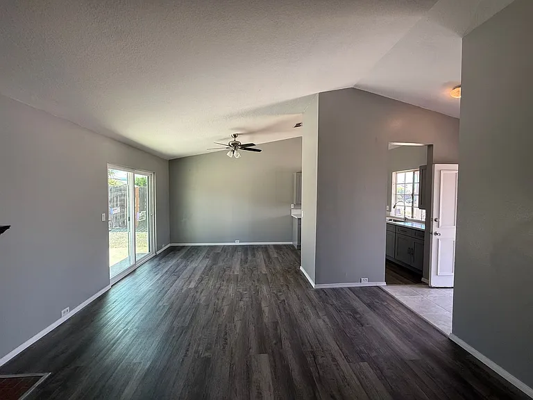 44466 Meadow Grove St — Photo 6