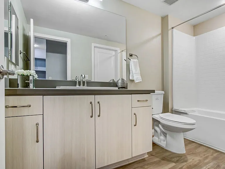 JB Center Apartments — Photo 31