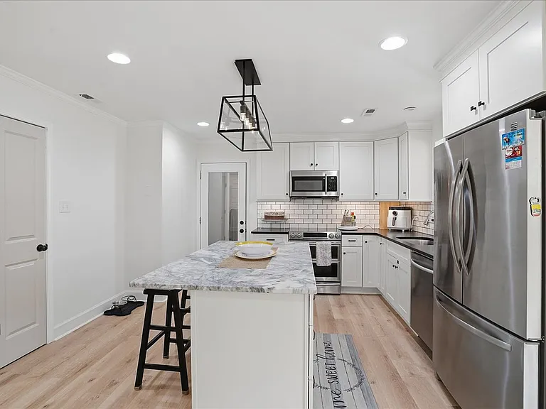 Beautiful kitchen features a kitchen island.
