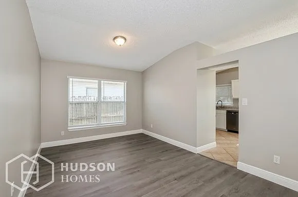11220 Huxley Ave — Photo 6