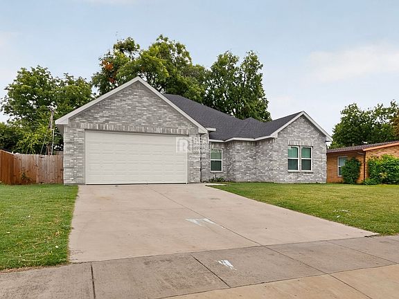 3rd image of 2000 Skylark Dr