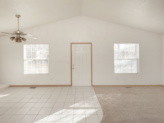 4th image of 1016 N Stark St