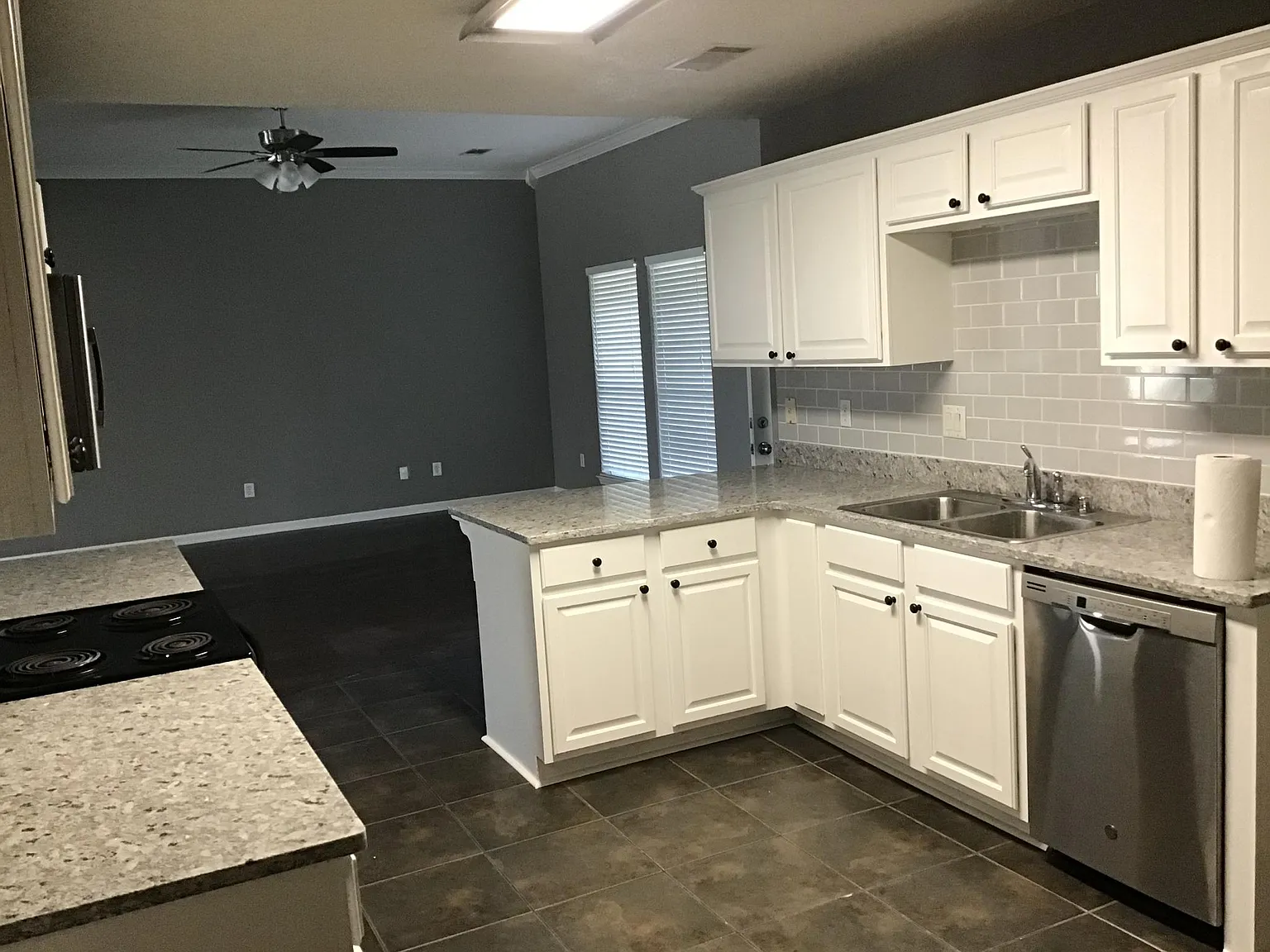 4 bed, 2.5 bath, 2060 sqft, $1,900 — Photo 2