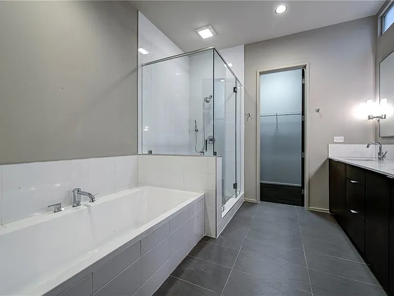721 Longleaf Dr NE #9 — Photo 14