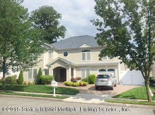 19 Summit Pl, Staten Island, NY 10312