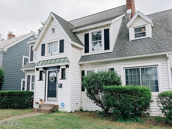 2nd image of 989 Washington Avenue