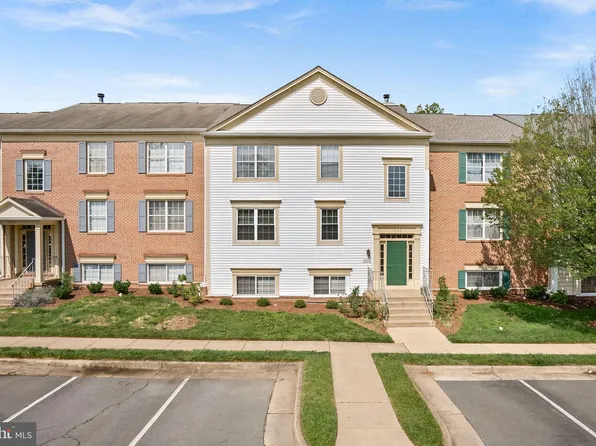 1003 Foxhunt Ter NE Unit 201, Leesburg, VA 20176