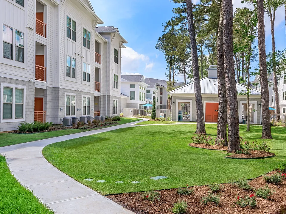 Wyldewood Gosling apartments community photo