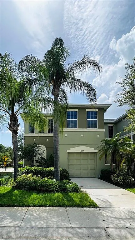 3 bed, 2.5 bath, 1691 sqft, $2,200 — Photo 2