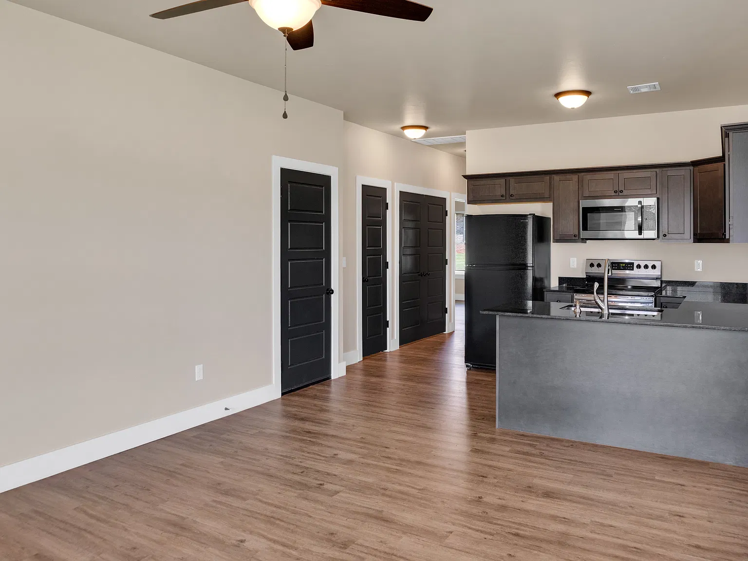 409 S Debra Ct — Photo 3