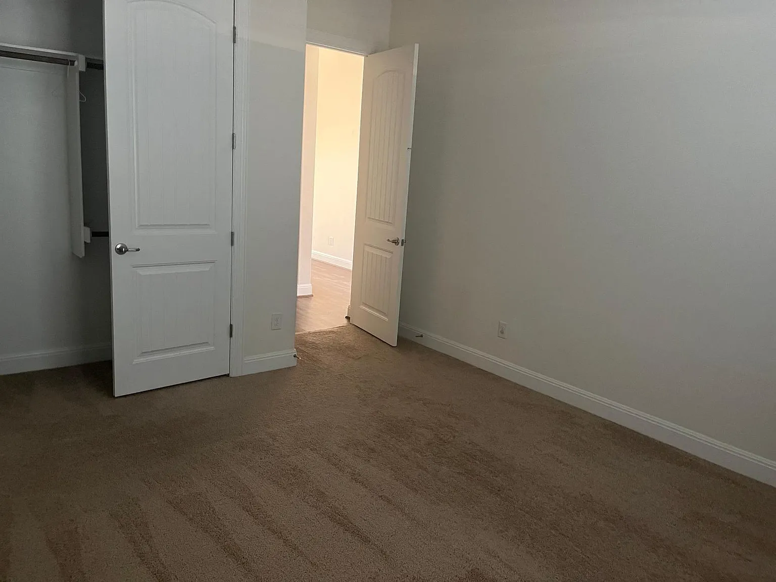 3 bed, 2.0 bath, 2484 sqft, $2,875 — Photo 2