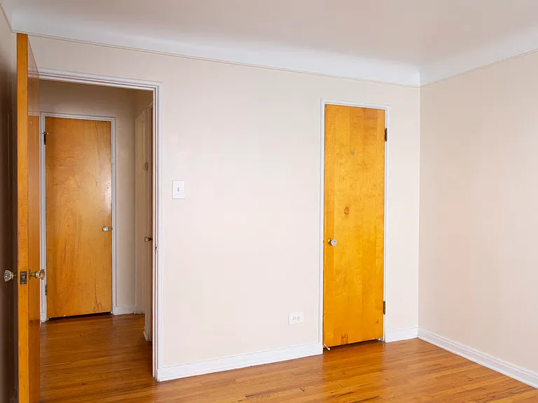 Lee Manor — Photo 37