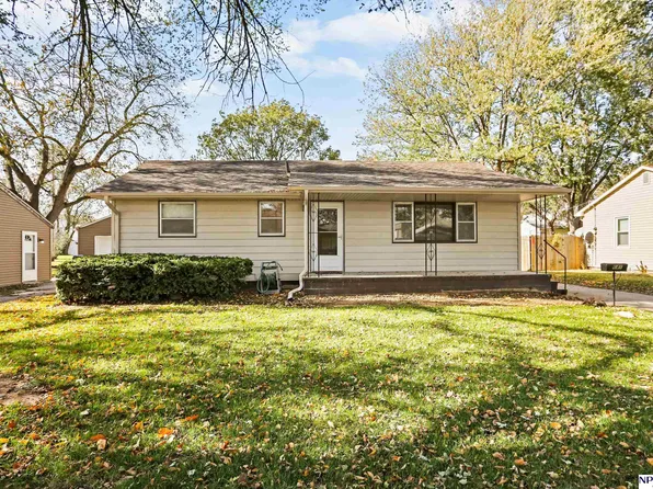 641 N 15th St, Blair, NE 68008