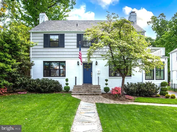 2311 S Nash St, Arlington, VA 22202