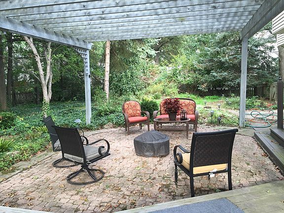 3rd image of 32262 Dorchester Dr