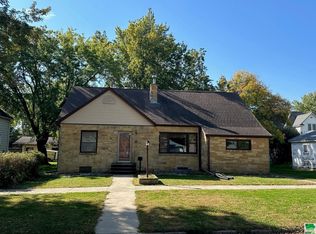 612 6th St, Sheldon, IA 51201