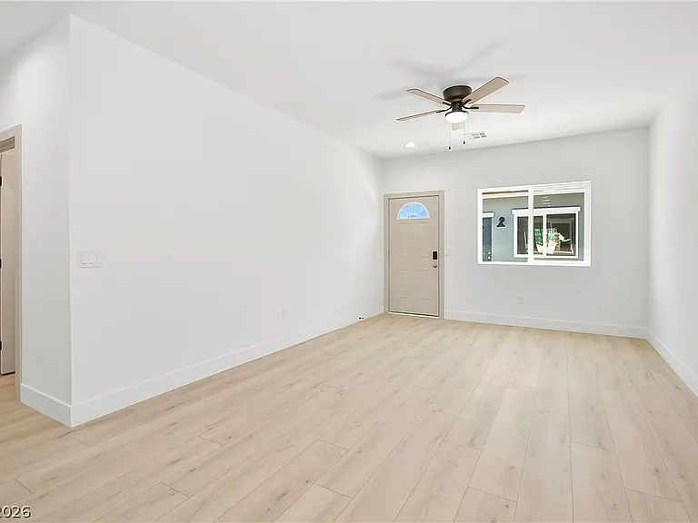 2001 S Dandelion St #3 — Photo 14