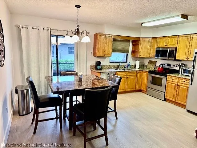 111 E Villaway Rd — Photo 15