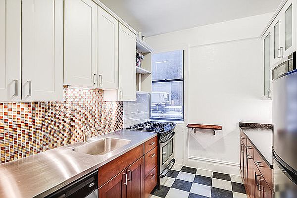 1st image of 105 E 15th St APT 32