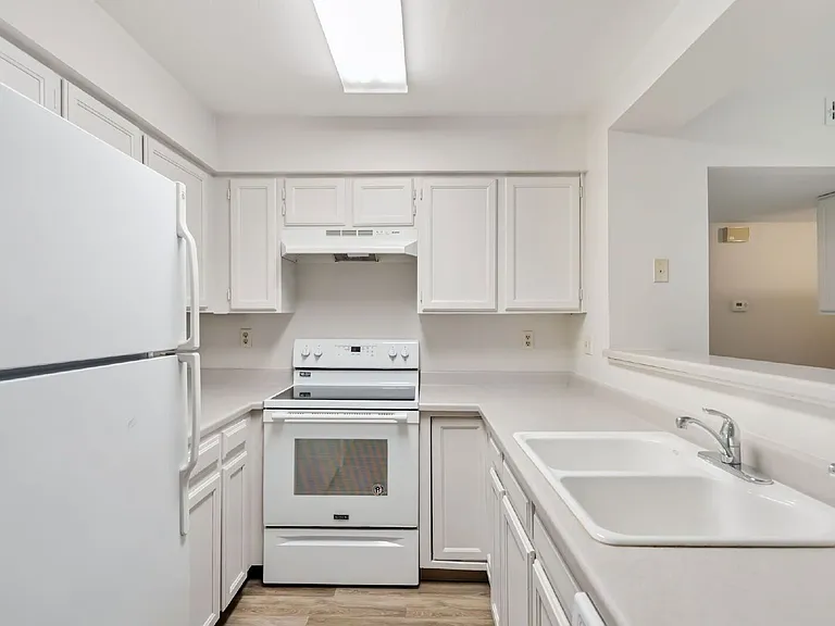 952 Acapulco Ct — Photo 11
