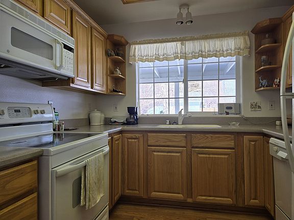 3rd image of 2613 Sierra Vista Way