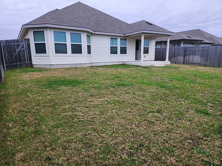 104 Bankside Dr — Photo 3