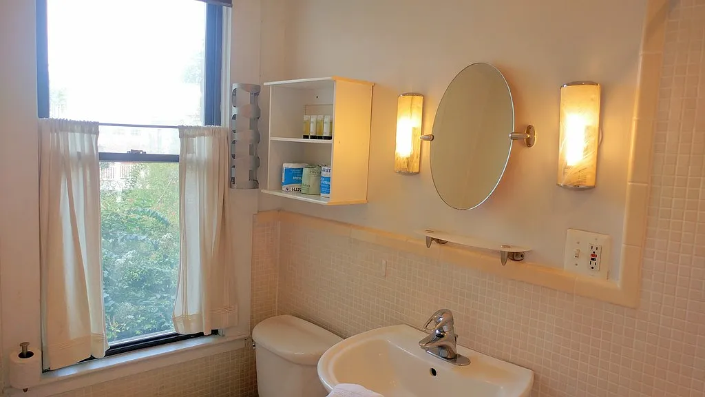 Studio, $3,850 — Photo 4