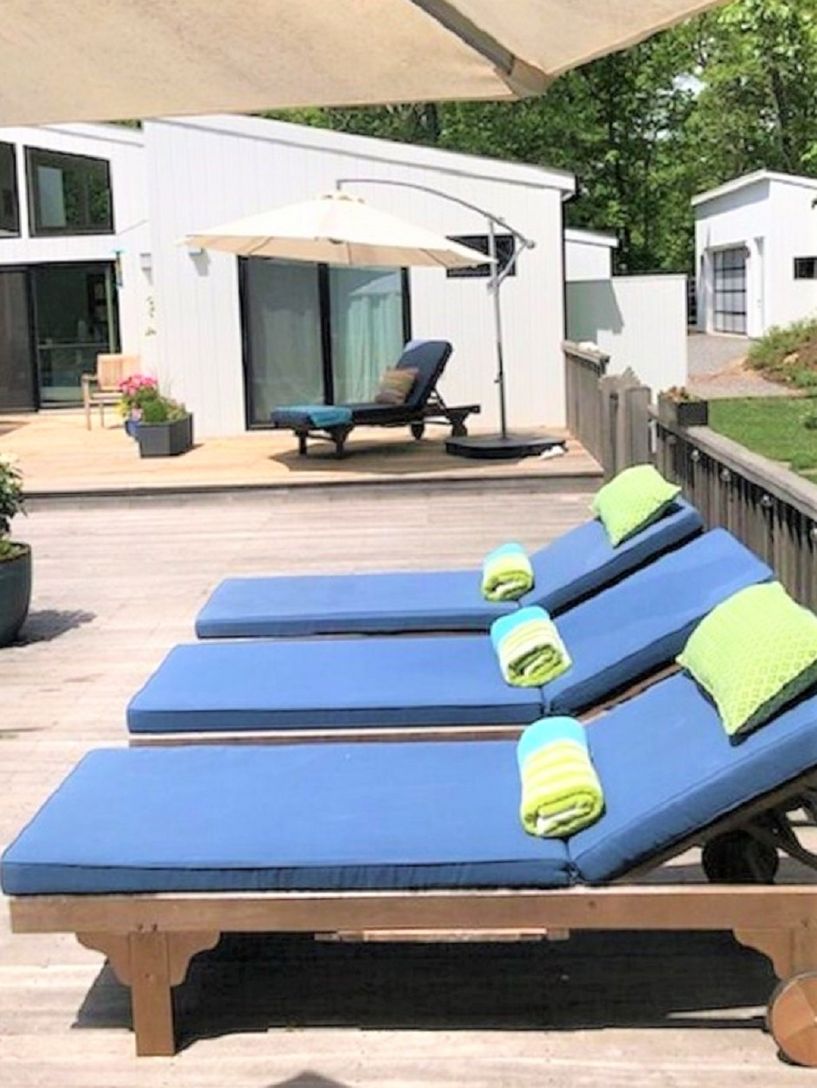  Main deck with mini deck just outside of master bedrooms