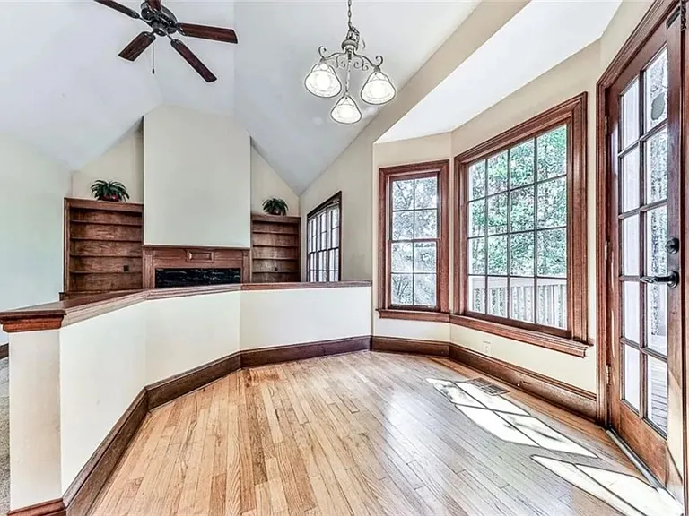 2851 Riverfront Dr — Photo 5