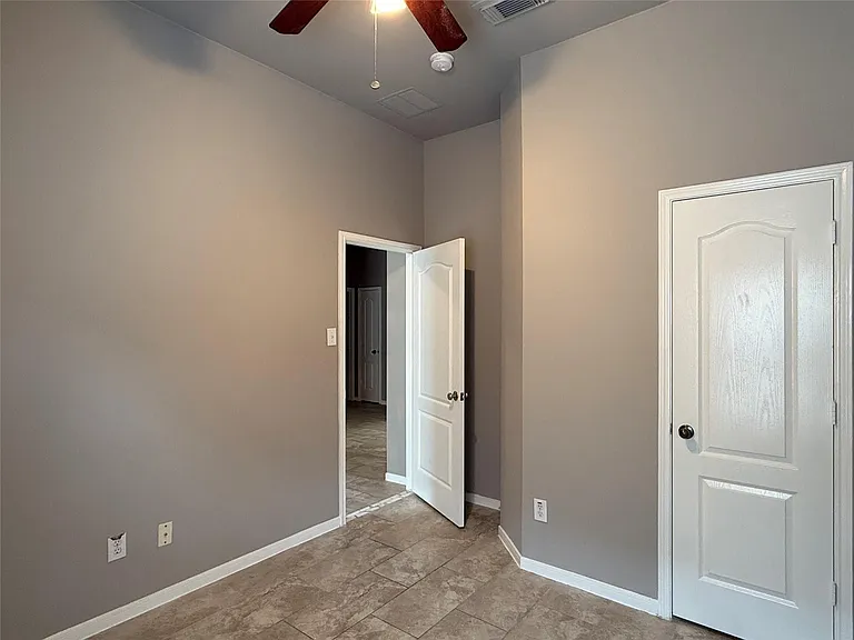 16126 Saxon Hollow Ln — Photo 20
