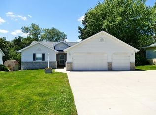 10288 W Lake Camelot Dr, Mapleton, IL 61547