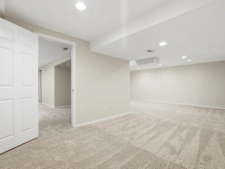 204 Corby Pl — Photo 44