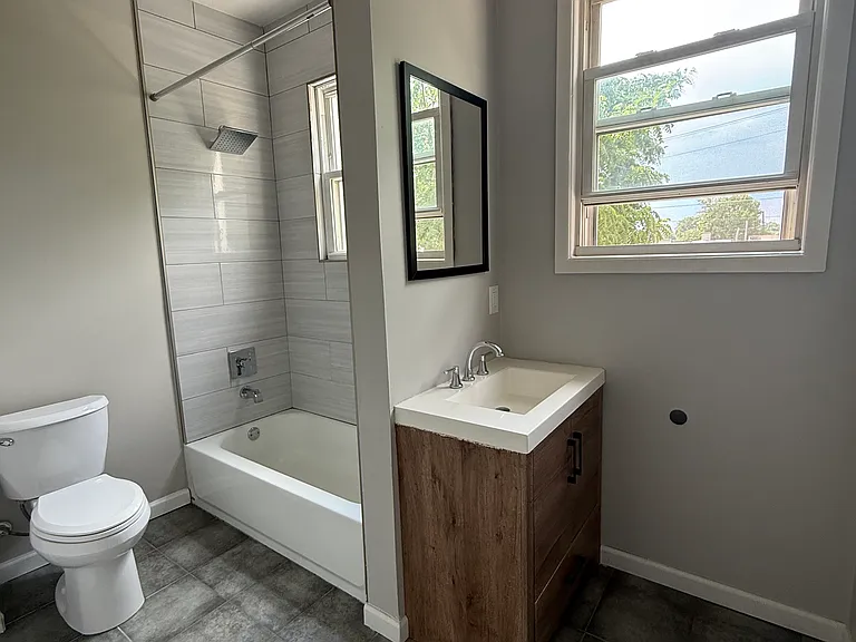 279-81 Hollywood Ave #2L — Photo 9