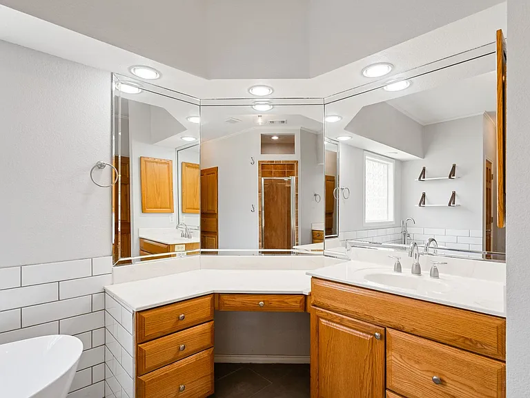 307 Echo Valley Dr — Photo 17