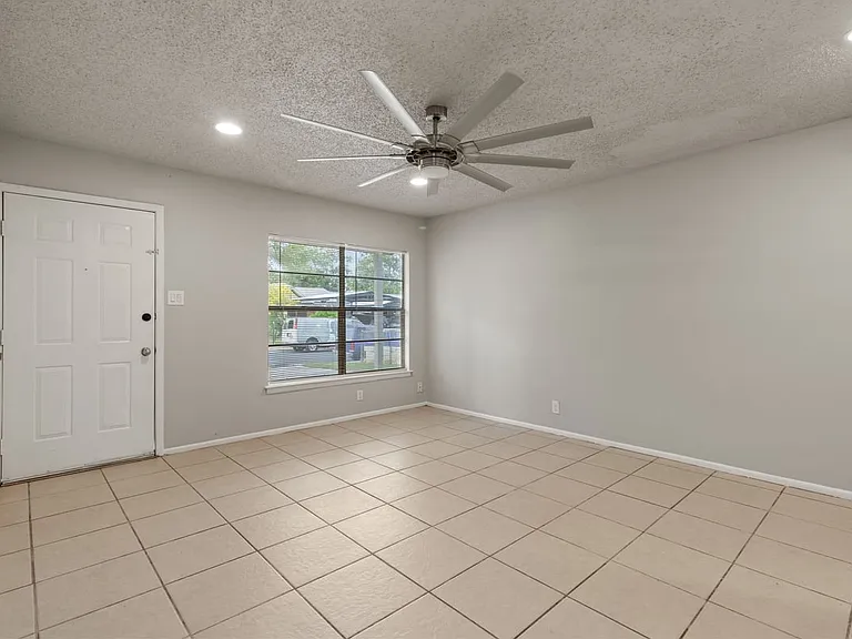 6618 Swiss Oaks Dr — Photo 11