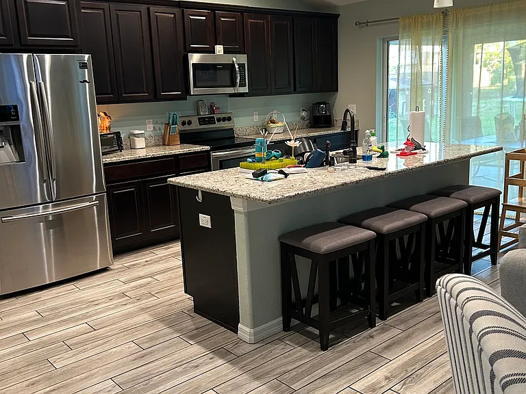 Breakfast bar in kitchen