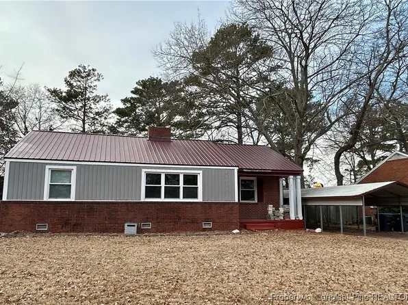 219 N Wright St, Raeford, NC 28376