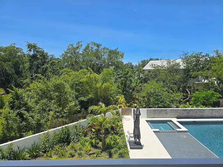 Roberts Bay Ln — Photo 37