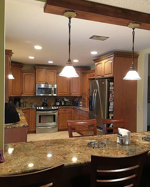 Kitchen counter, view LR