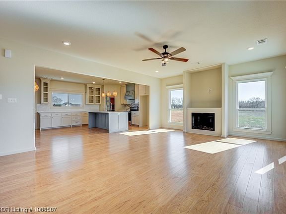 5th image of 134 Windflower Ln