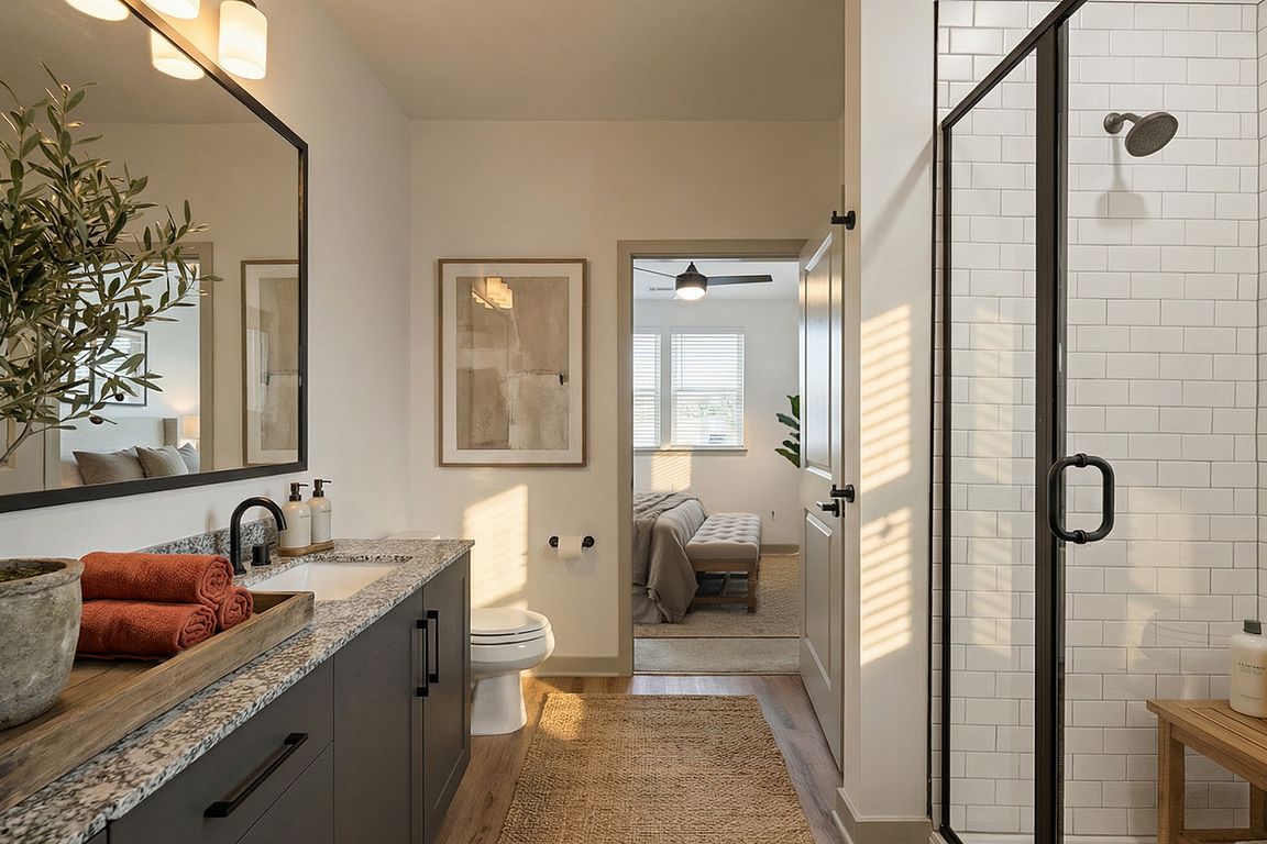 Semi-framelss glass showers