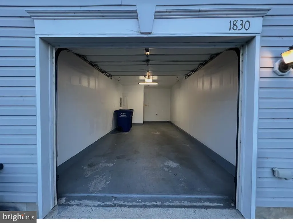 2 bed, 2.0 bath, 1090 sqft, $2,575 — Photo 3