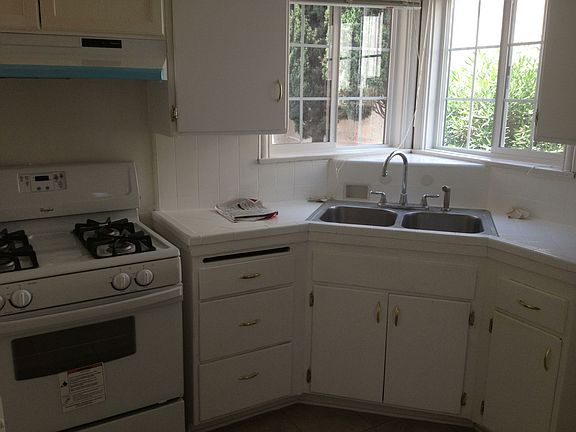 3rd image of 221 Palmetto Dr APT B