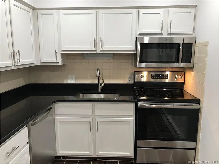 1123 Waterbury Rd #2A — Photo 5