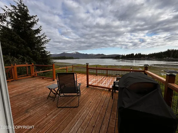 15 Heron Ln, Petersburg, AK 99833