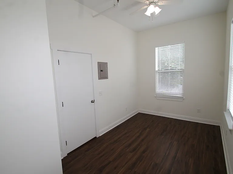 2002 Montgomery St #2 — Photo 8
