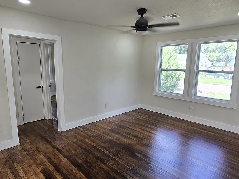 2045 Buckman St — Photo 8